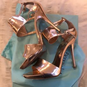 Marciano light pink metallic leather heels size 9